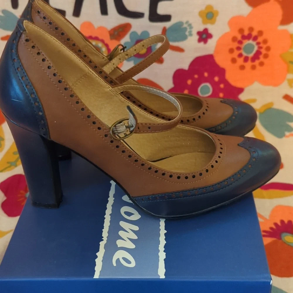 Brown and Black Mary Jane Heels - Picture 4 of 9